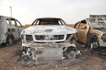 Cinco vehículos calcinados un incendio intencionado en un solar de El Ejido-Telde/TA.